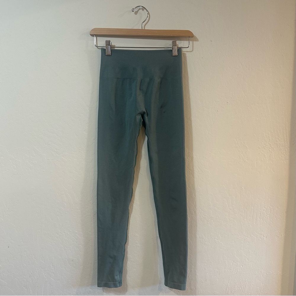 Alphalete Amplify High Waisted Scrunched Leggings